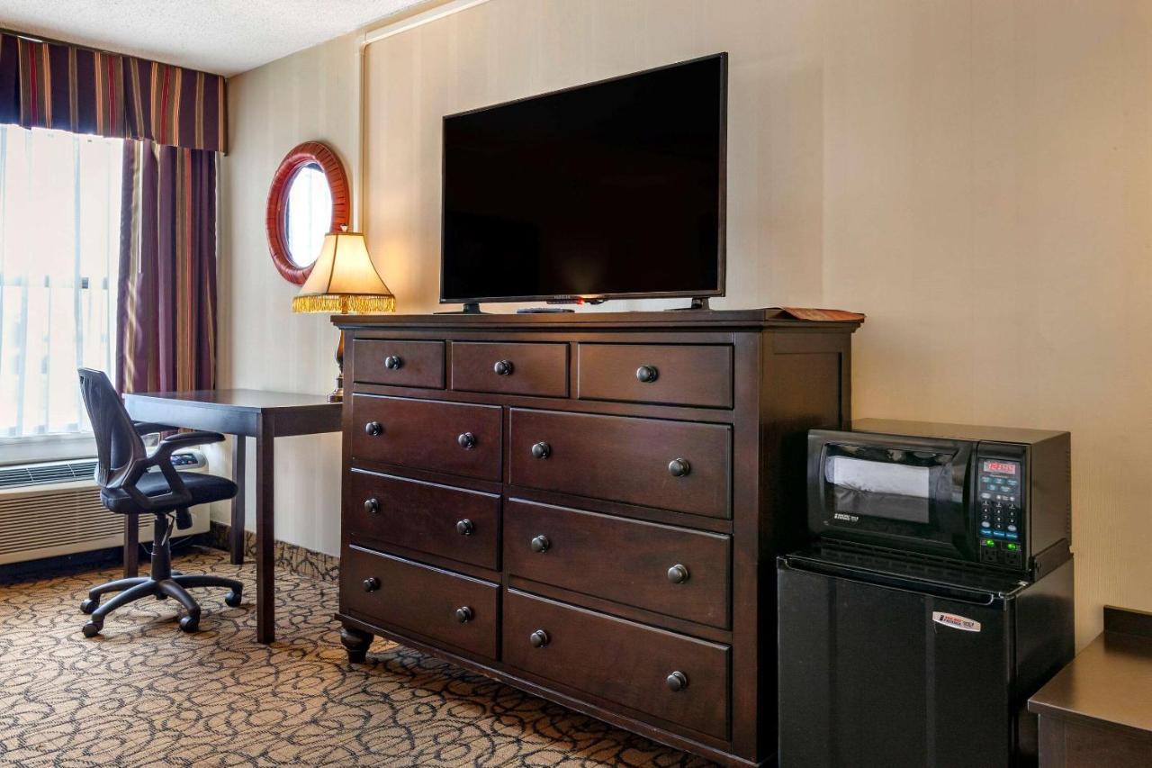 Quality Inn & Suites Escanaba North Экстерьер фото
