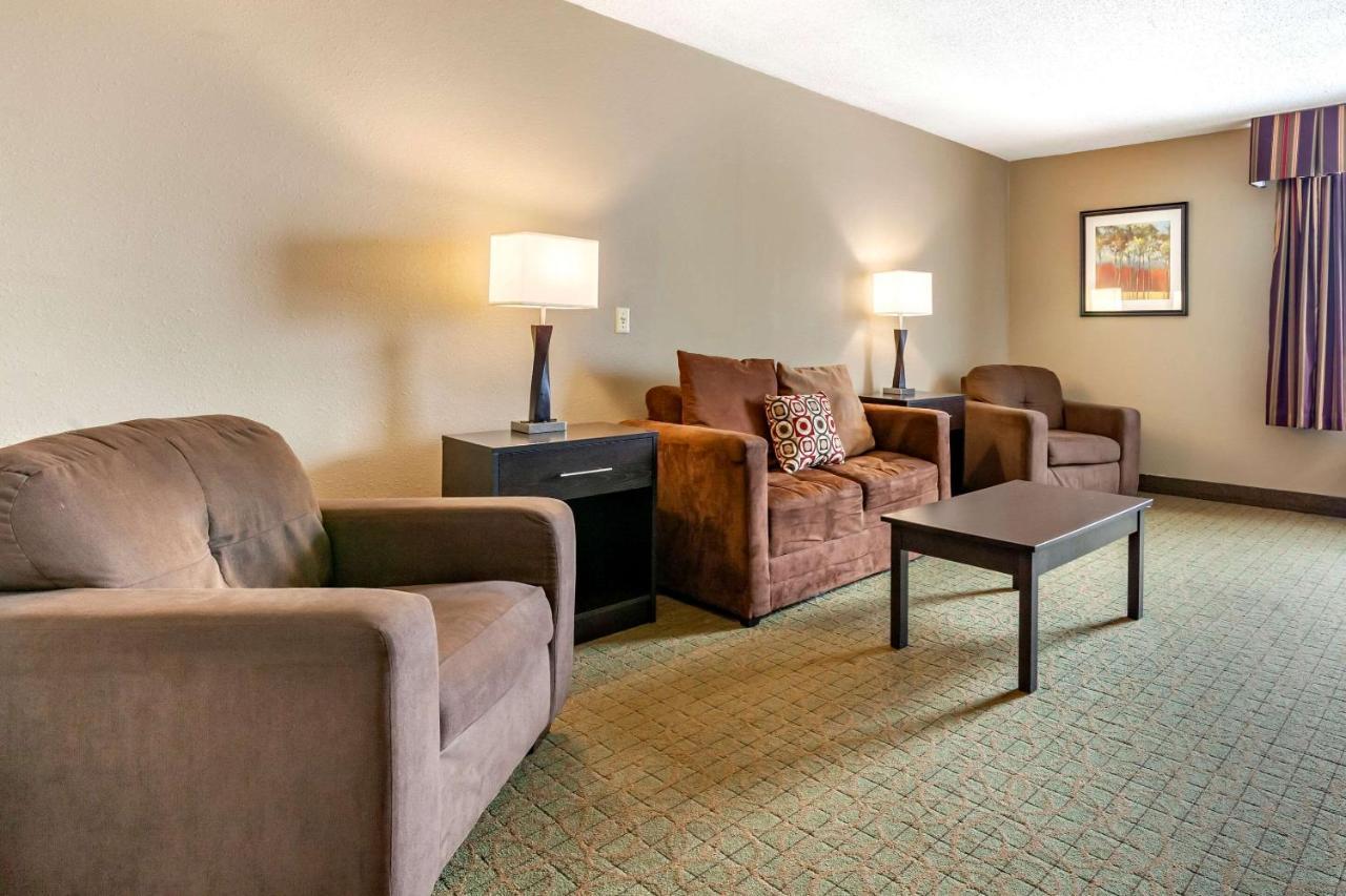 Quality Inn & Suites Escanaba North Экстерьер фото