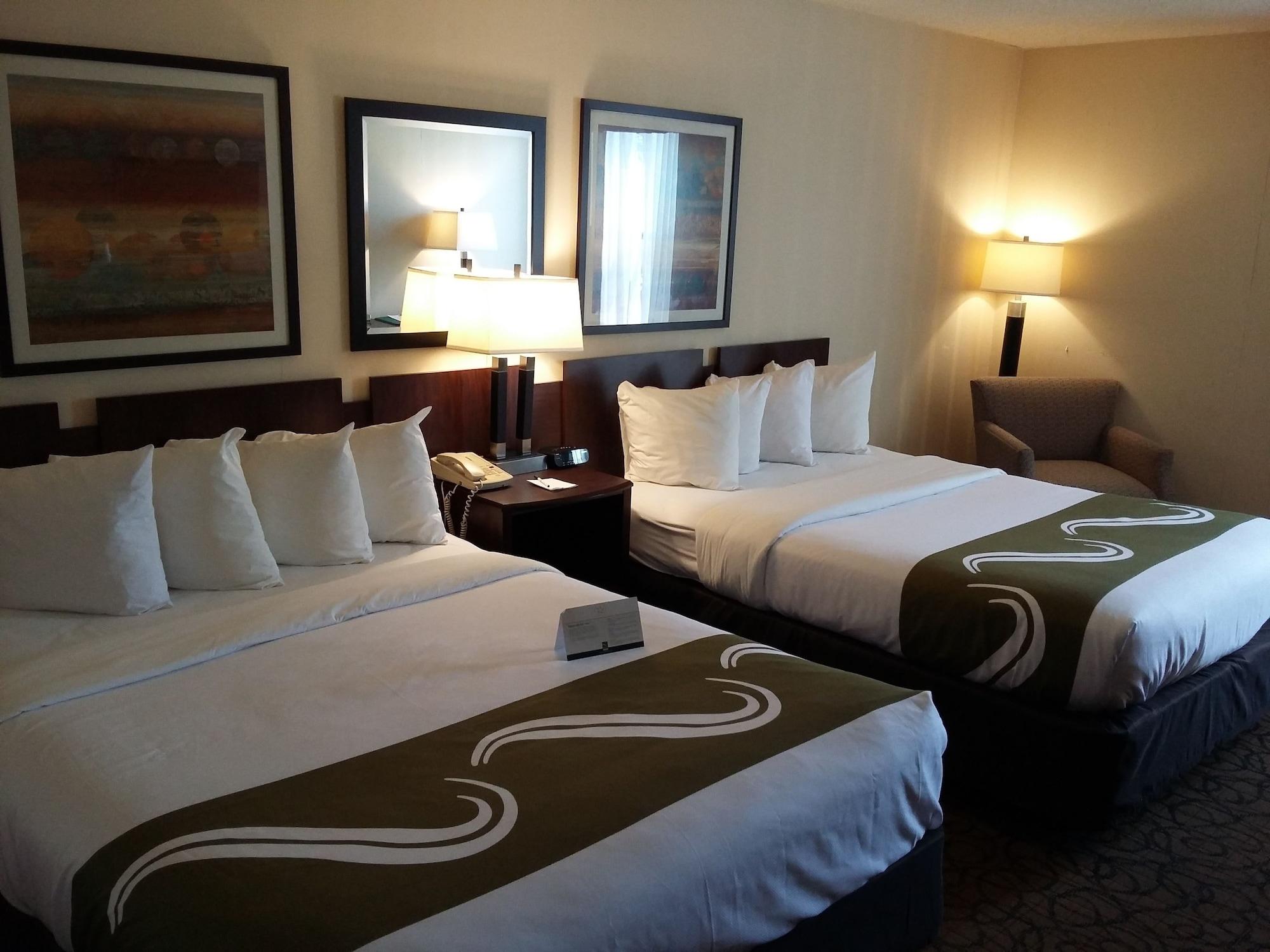 Quality Inn & Suites Escanaba North Экстерьер фото