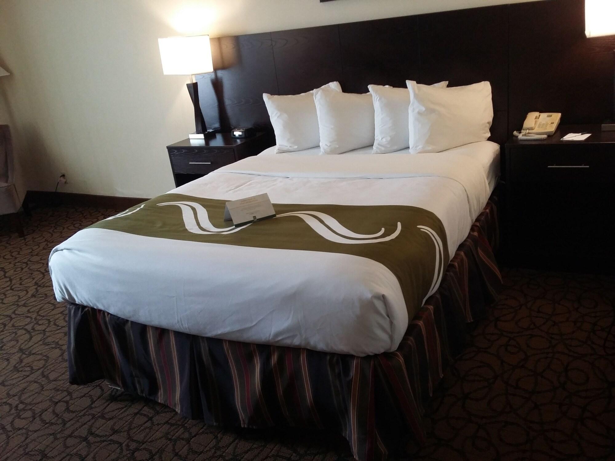 Quality Inn & Suites Escanaba North Экстерьер фото