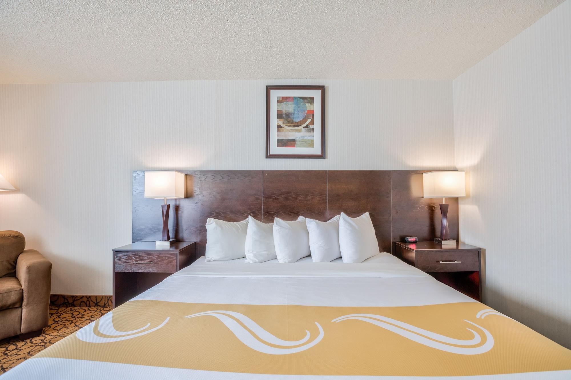 Quality Inn & Suites Escanaba North Экстерьер фото