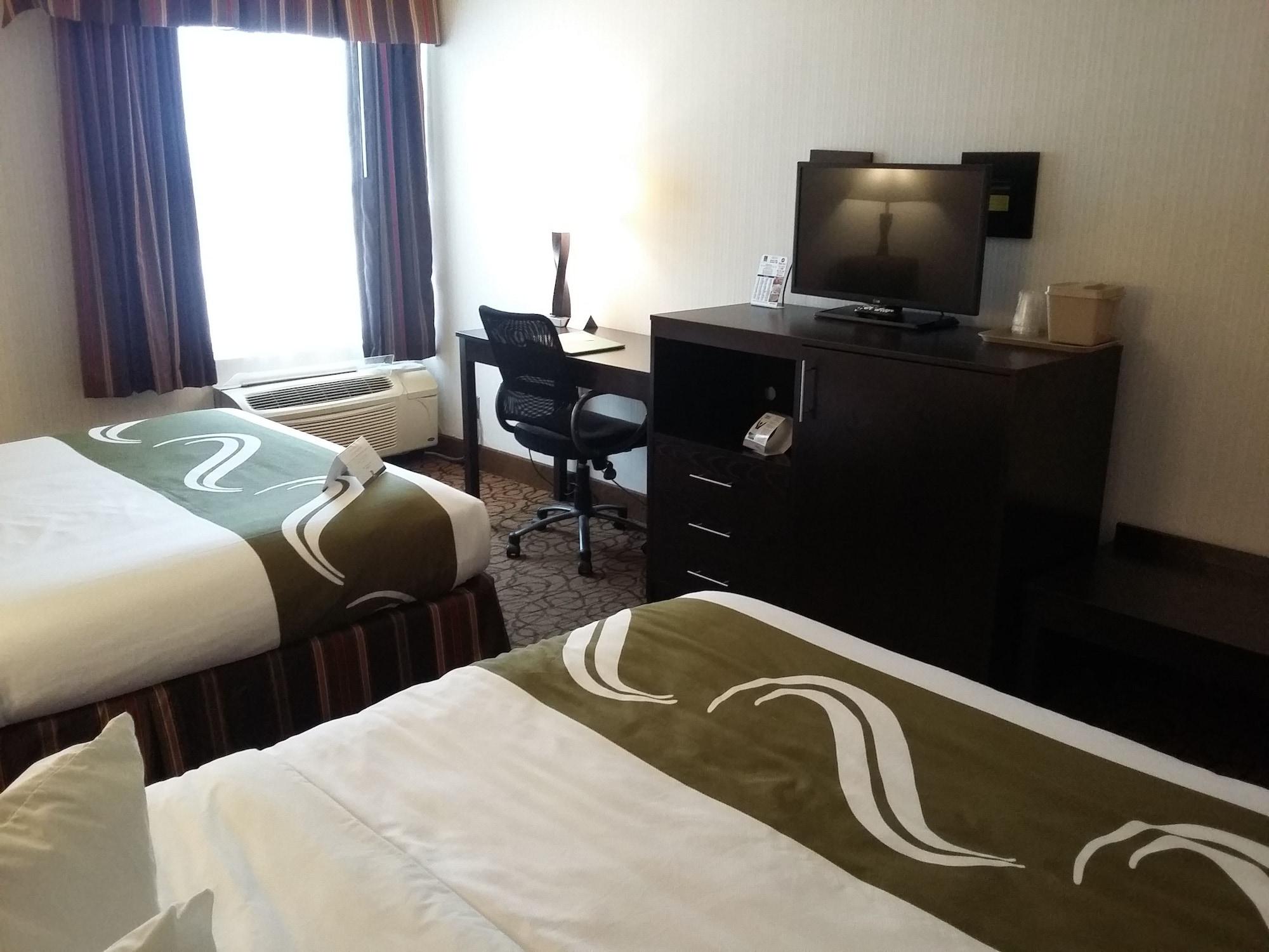 Quality Inn & Suites Escanaba North Экстерьер фото