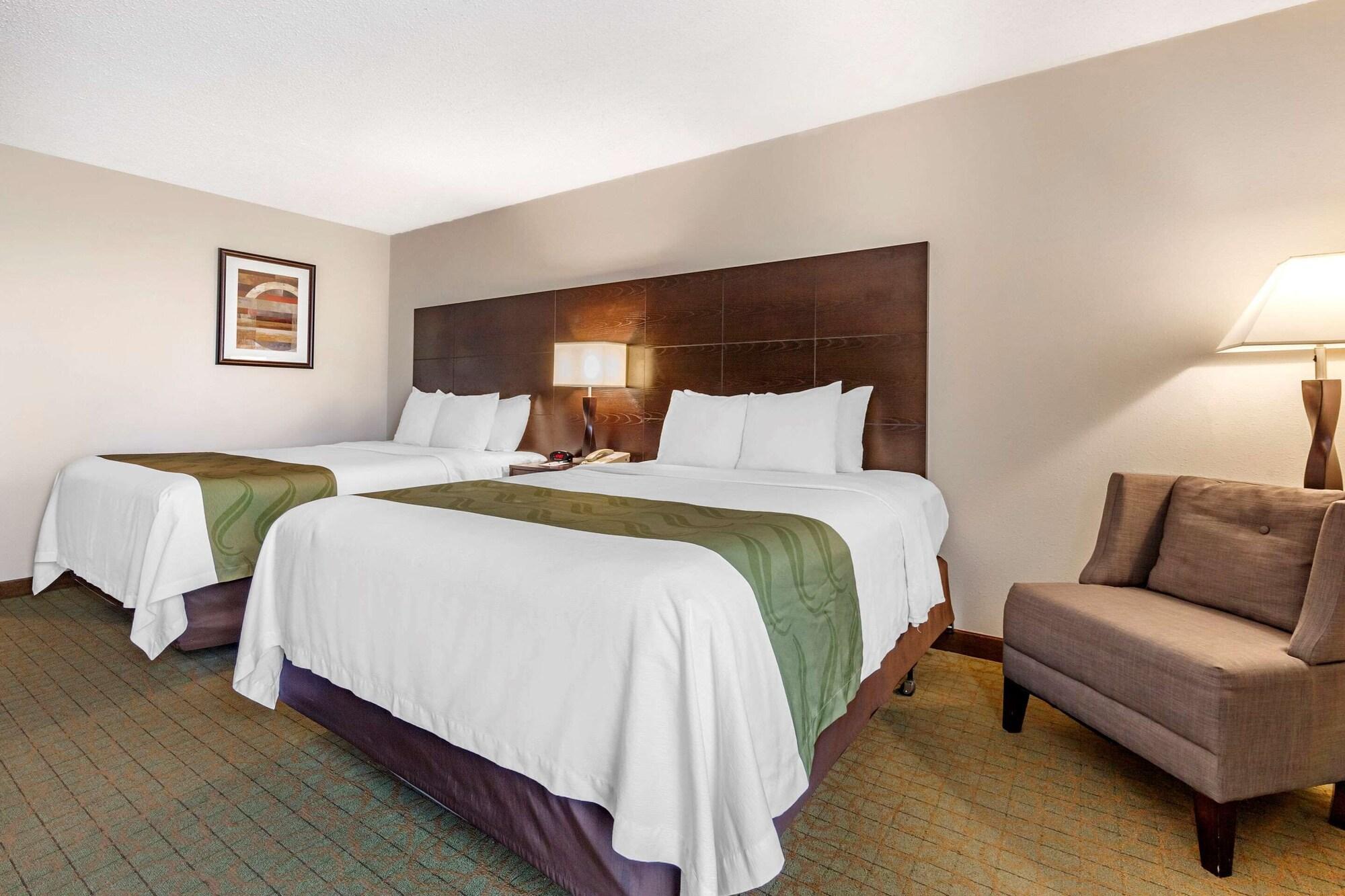 Quality Inn & Suites Escanaba North Экстерьер фото
