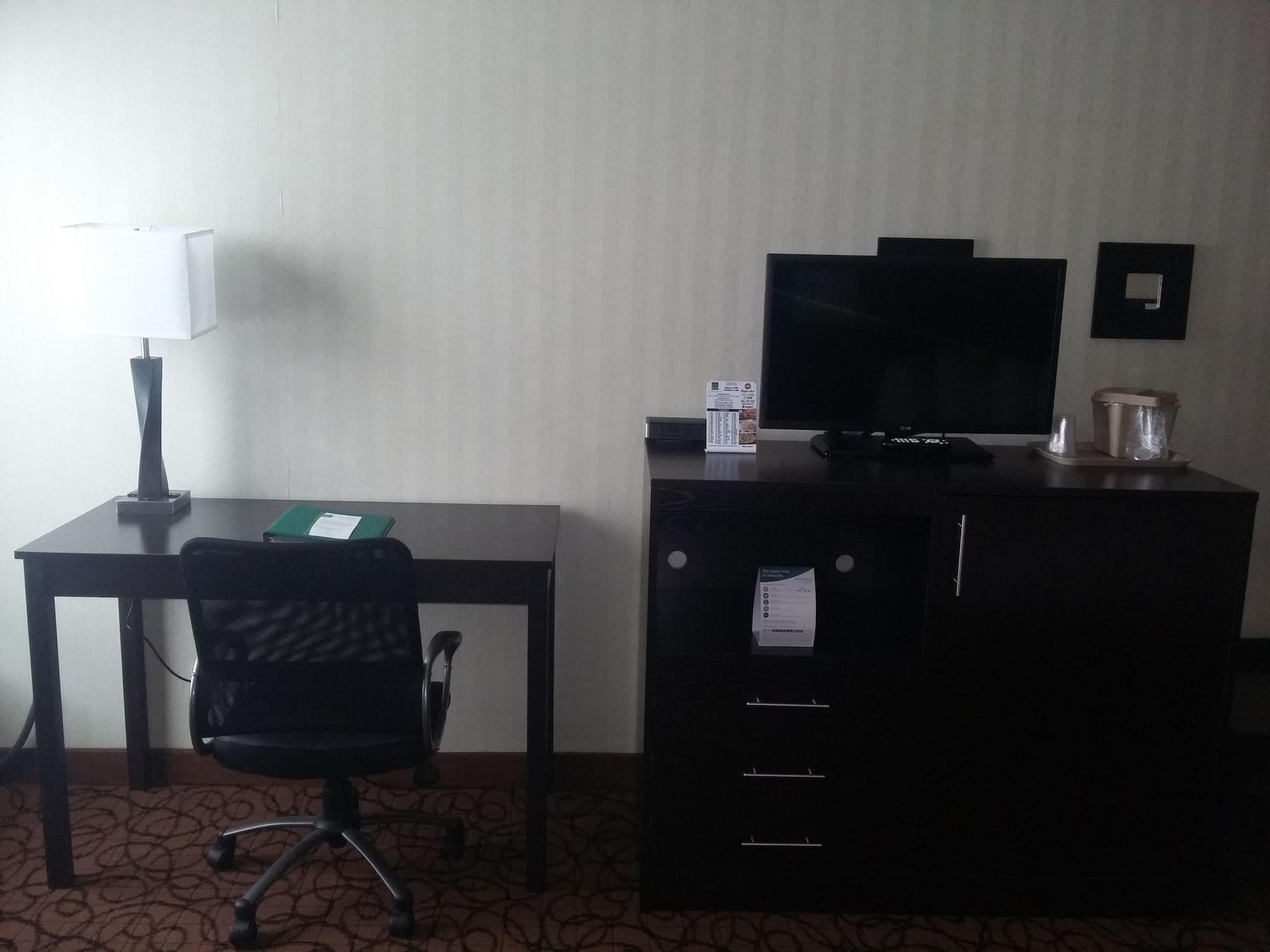 Quality Inn & Suites Escanaba North Экстерьер фото