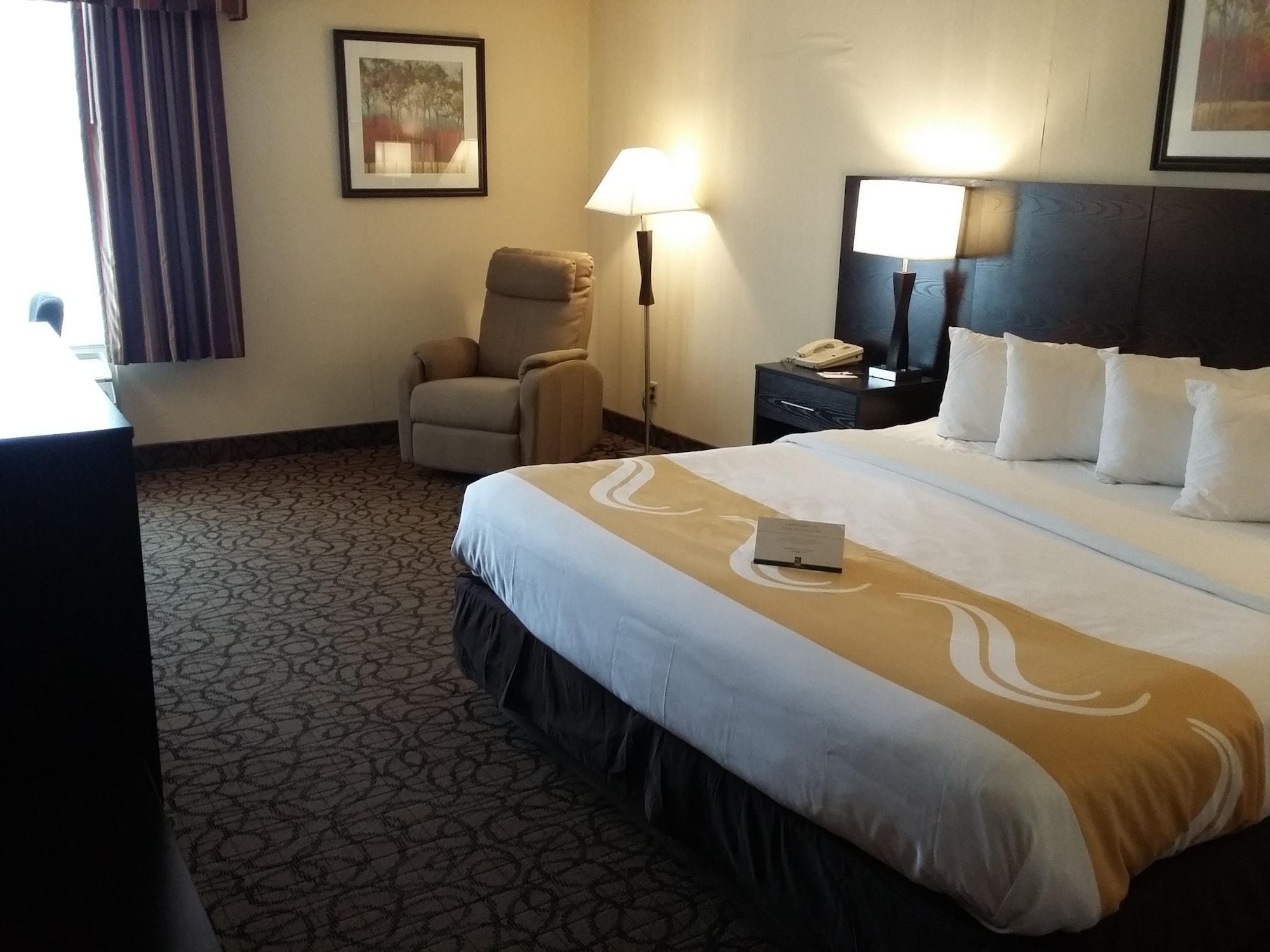 Quality Inn & Suites Escanaba North Экстерьер фото