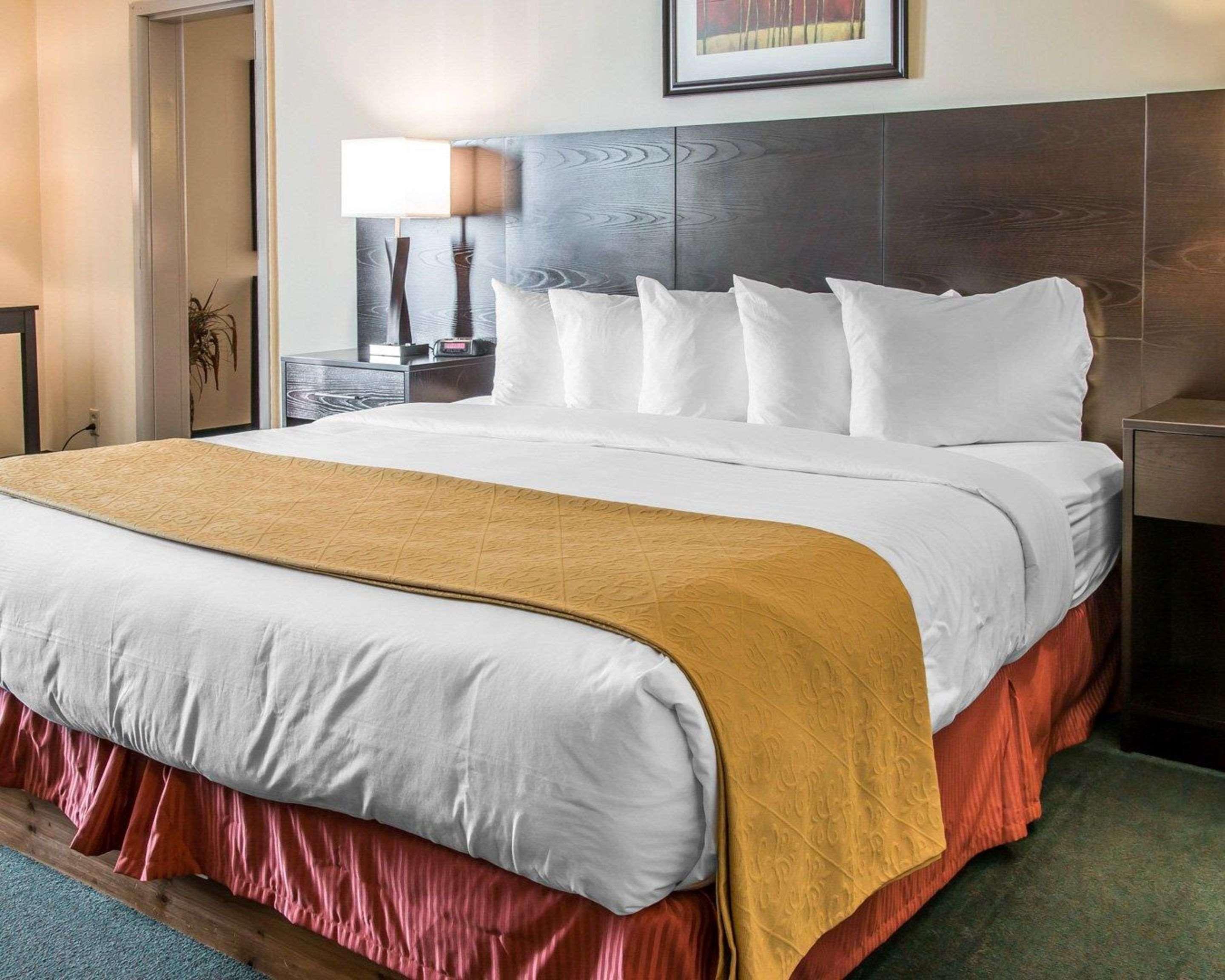 Quality Inn & Suites Escanaba North Экстерьер фото