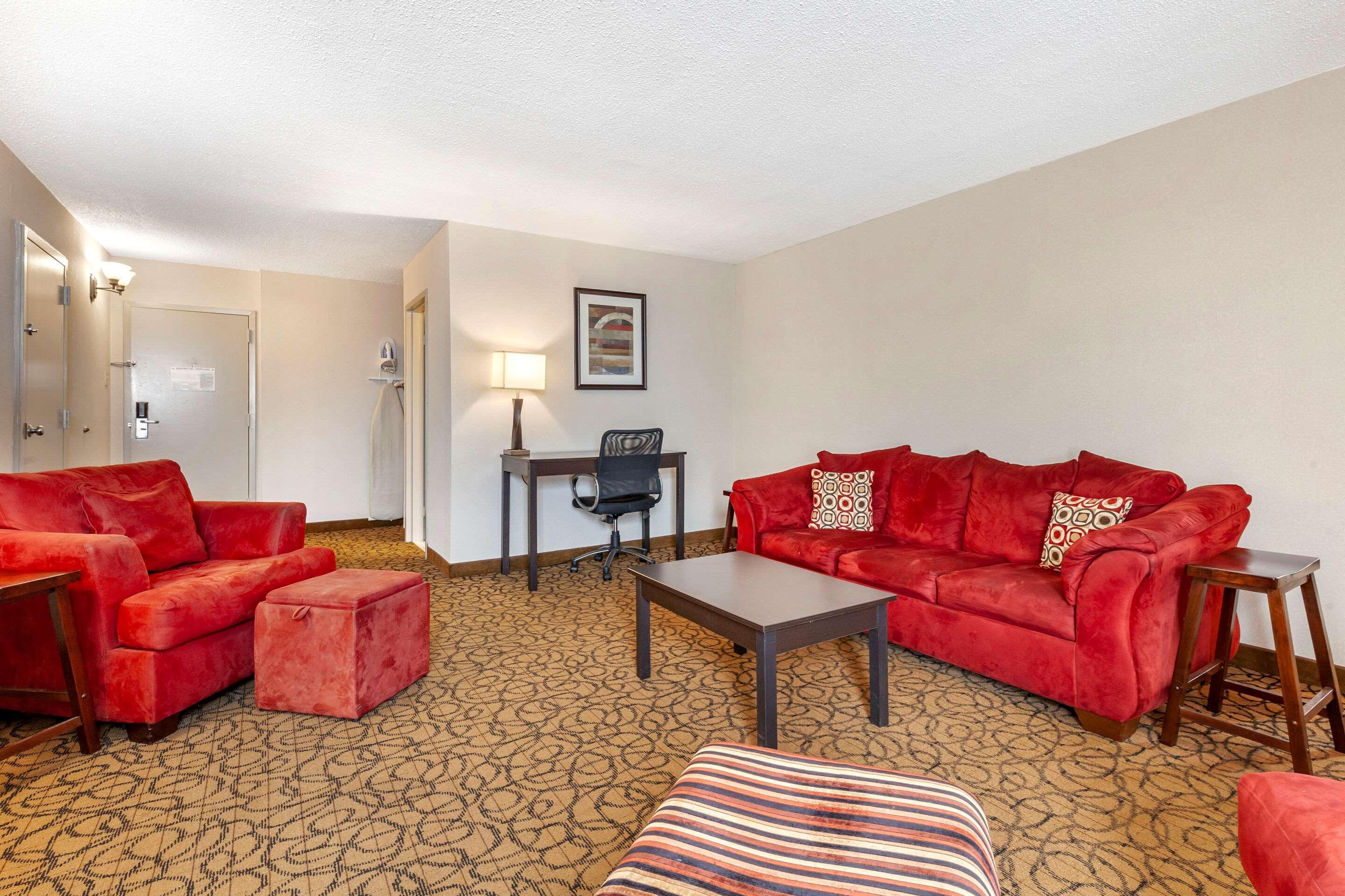 Quality Inn & Suites Escanaba North Экстерьер фото