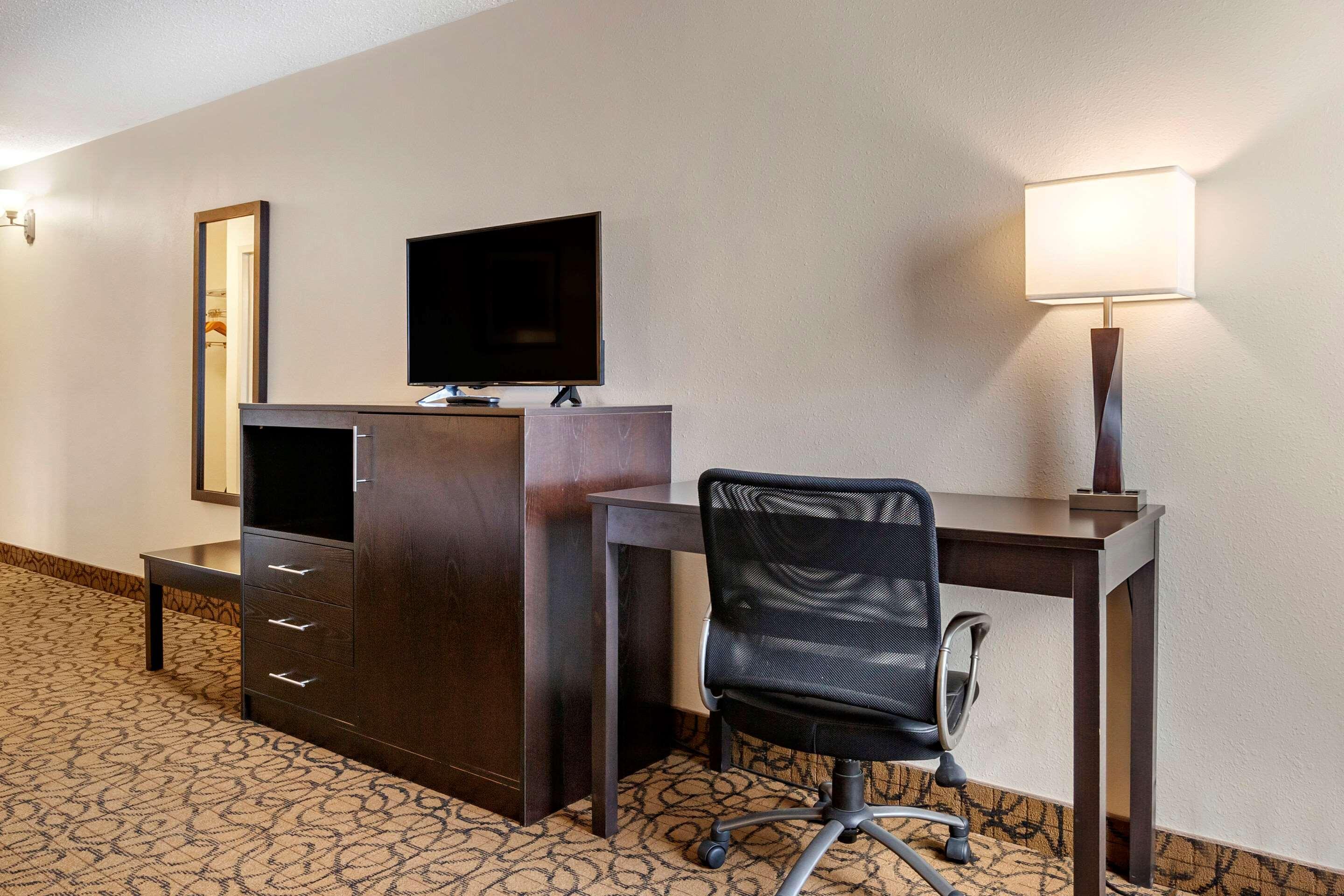 Quality Inn & Suites Escanaba North Экстерьер фото
