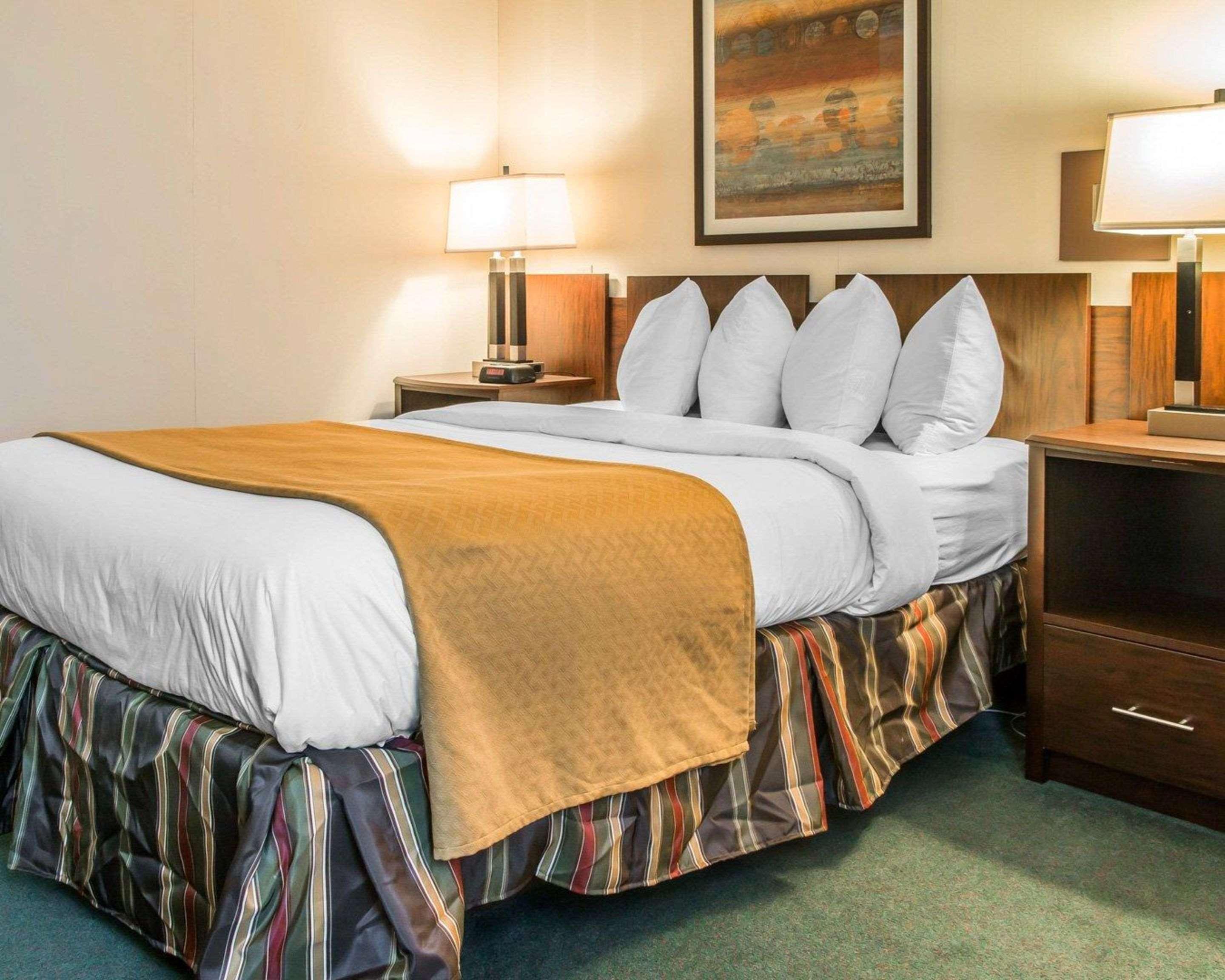 Quality Inn & Suites Escanaba North Экстерьер фото