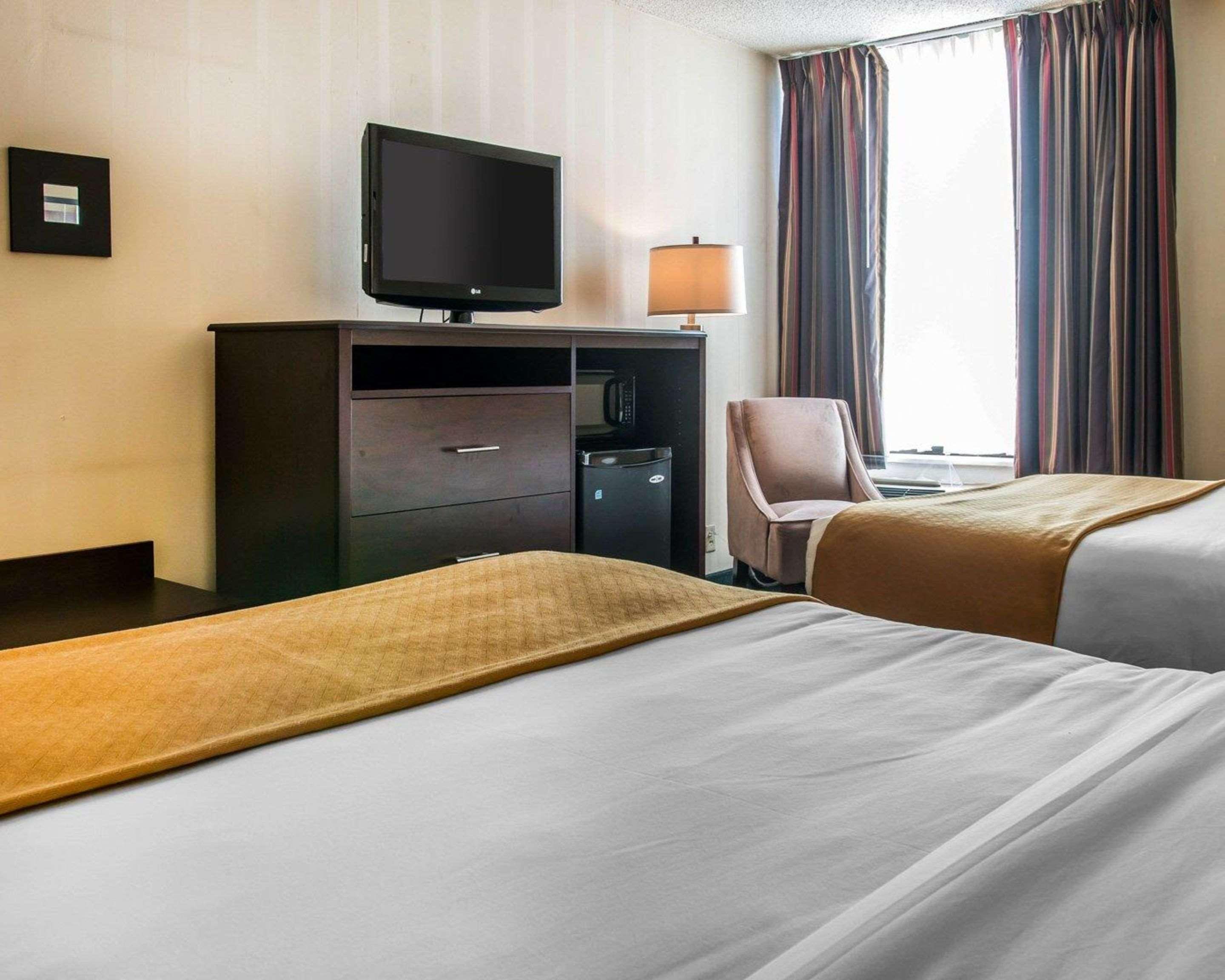 Quality Inn & Suites Escanaba North Экстерьер фото