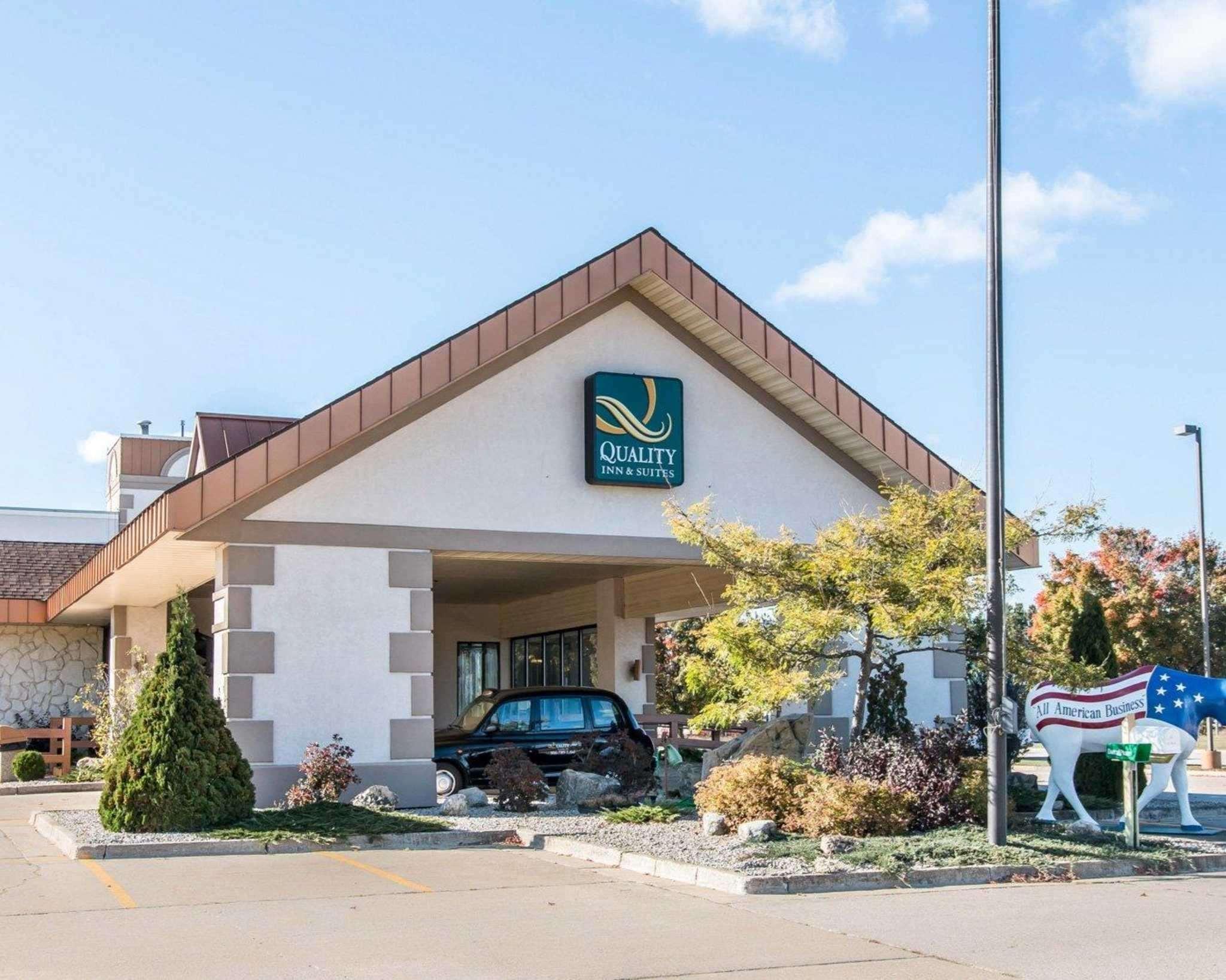 Quality Inn & Suites Escanaba North Экстерьер фото