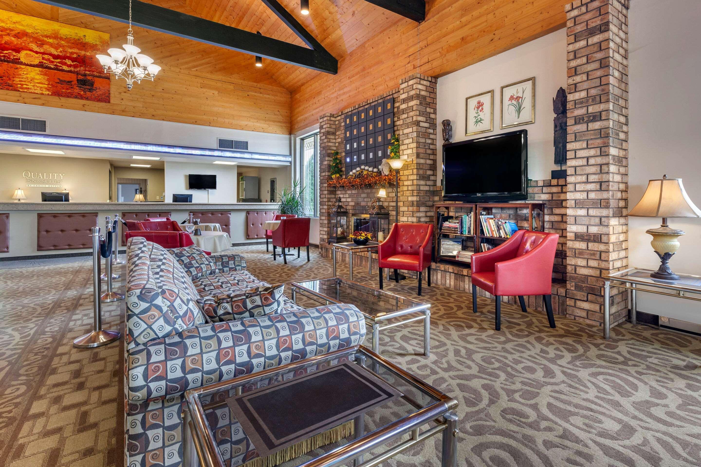 Quality Inn & Suites Escanaba North Экстерьер фото