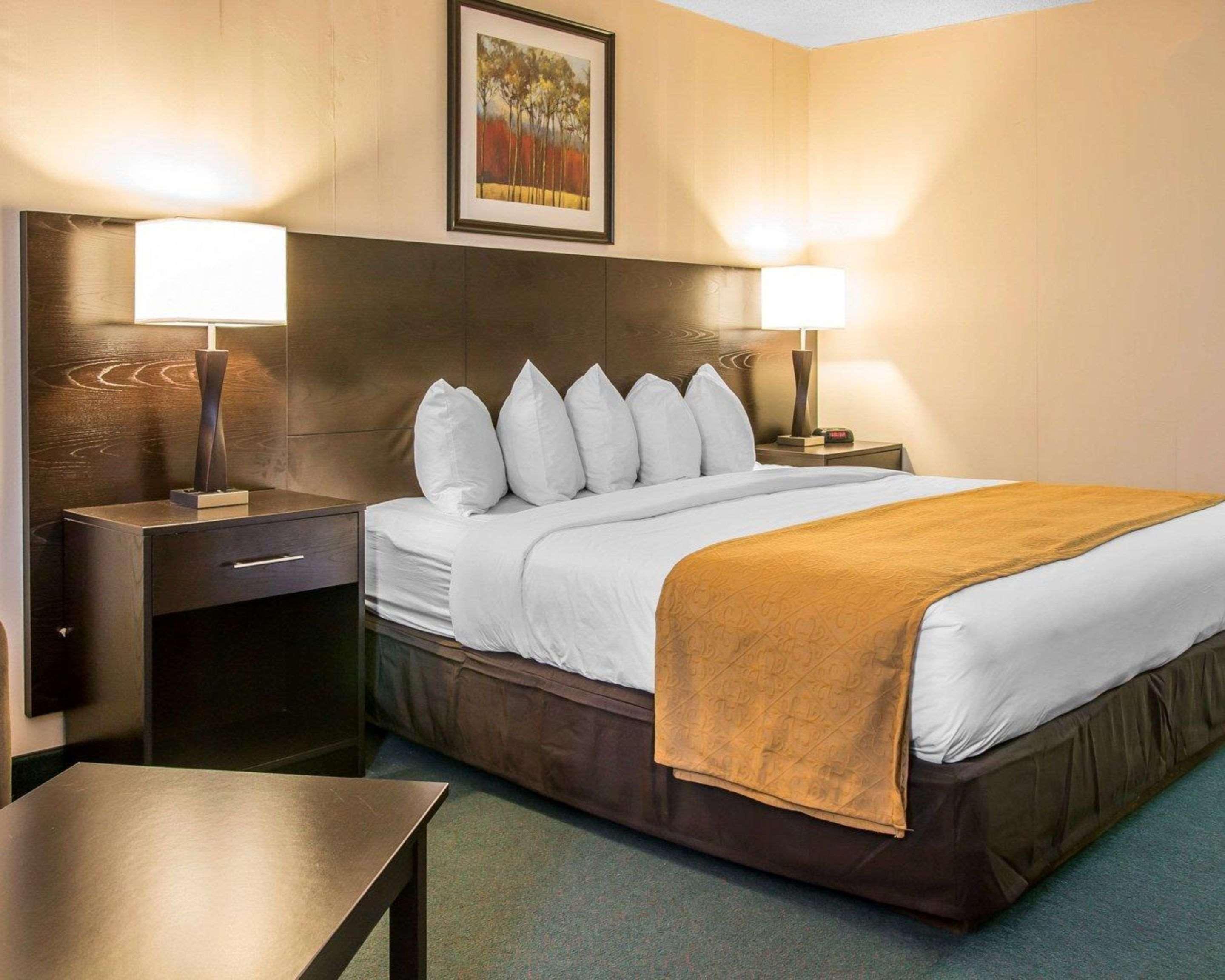 Quality Inn & Suites Escanaba North Экстерьер фото