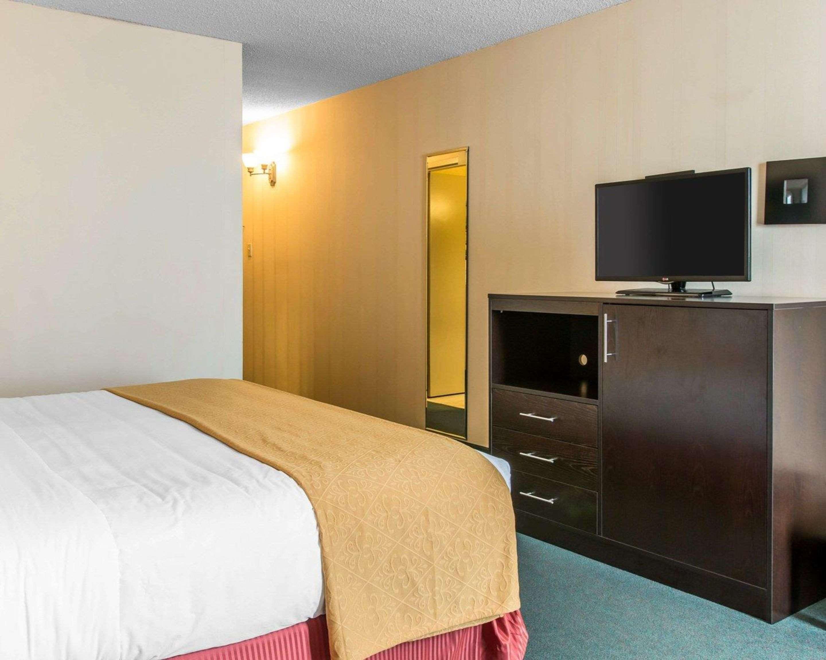 Quality Inn & Suites Escanaba North Экстерьер фото