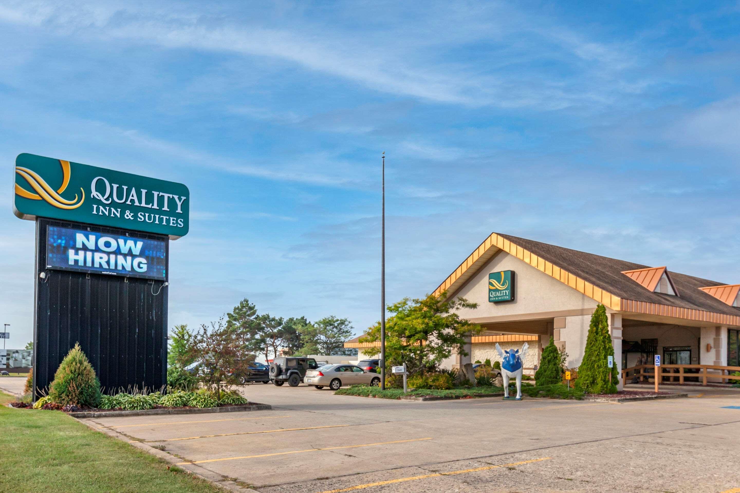 Quality Inn & Suites Escanaba North Экстерьер фото