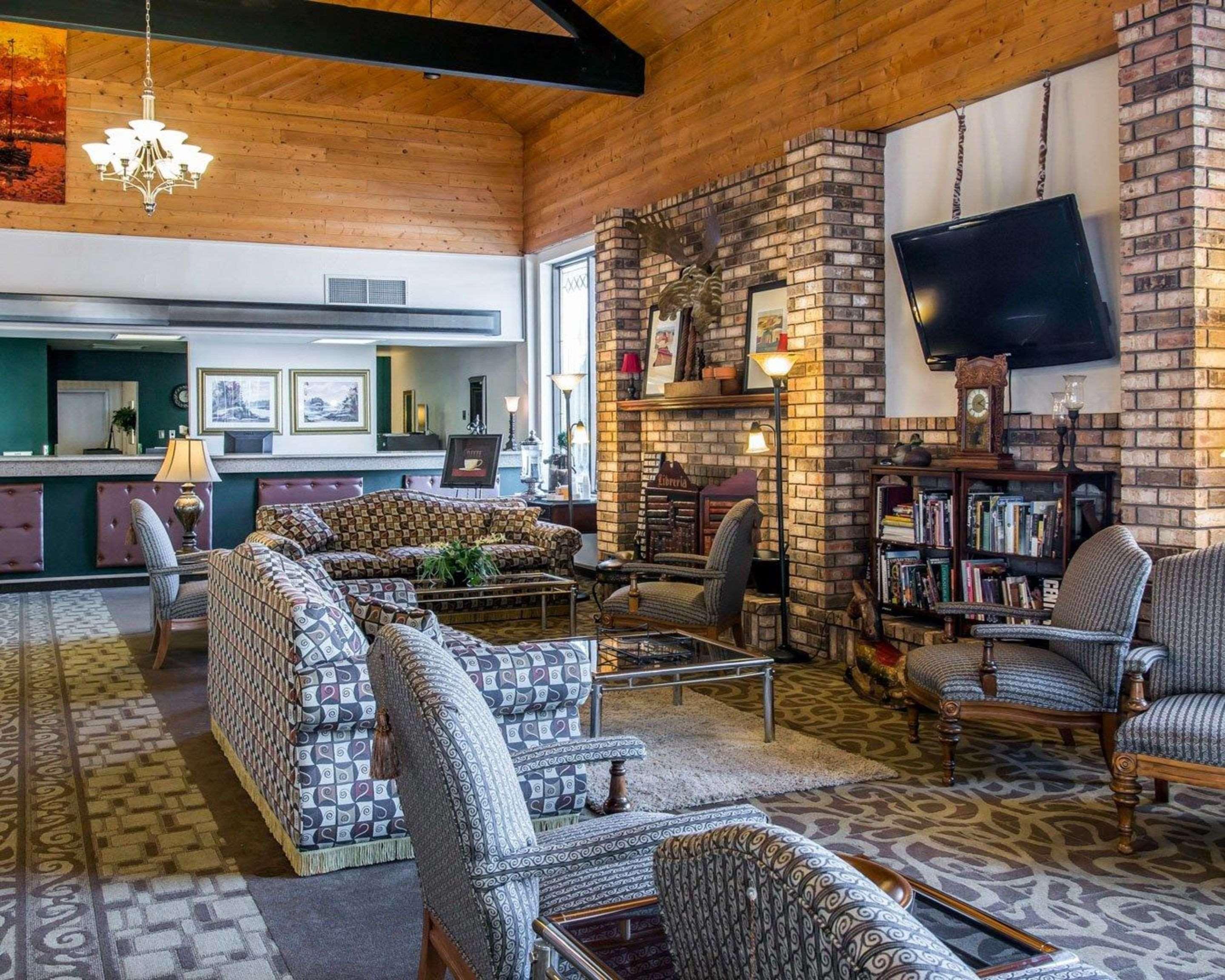 Quality Inn & Suites Escanaba North Экстерьер фото
