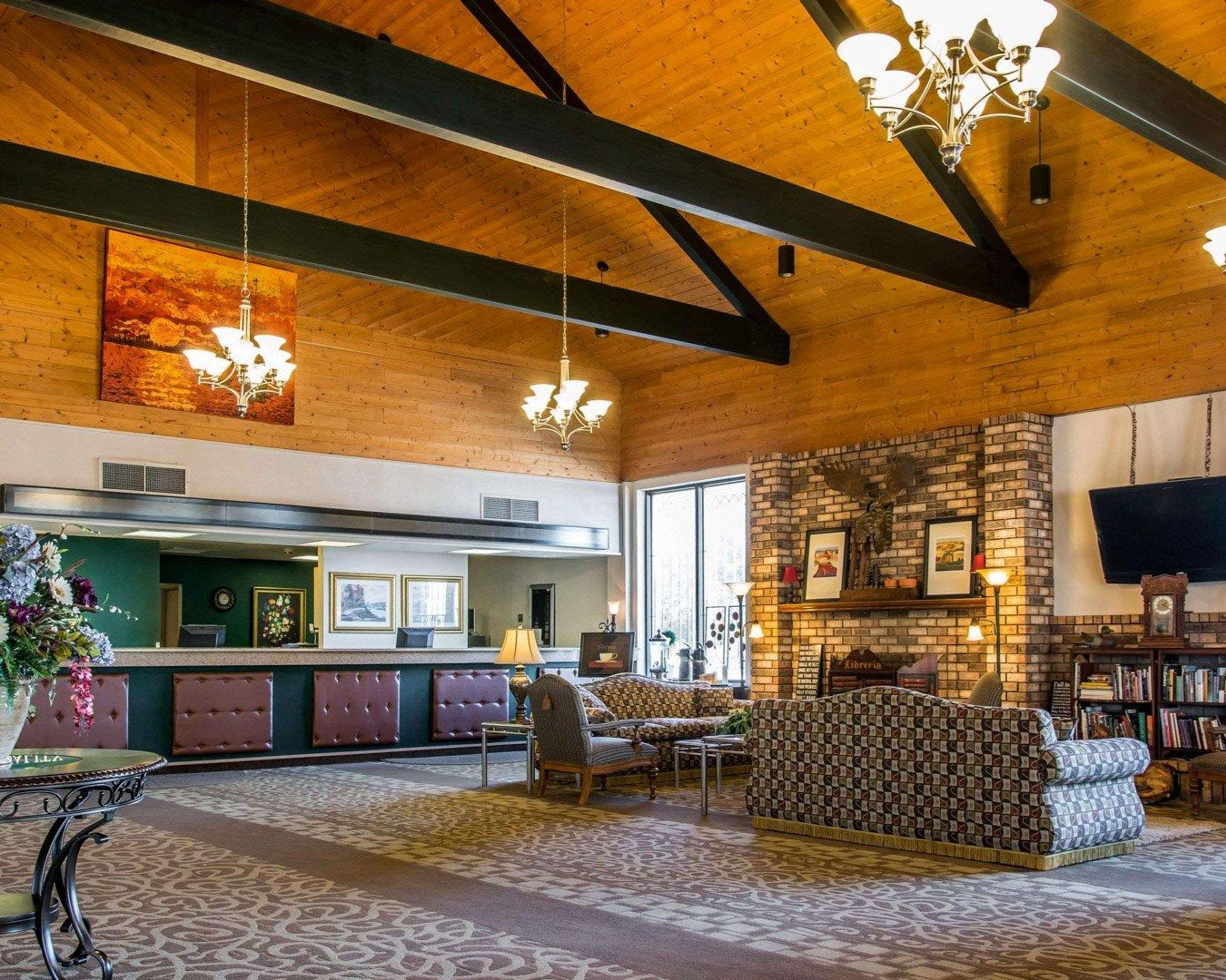 Quality Inn & Suites Escanaba North Экстерьер фото