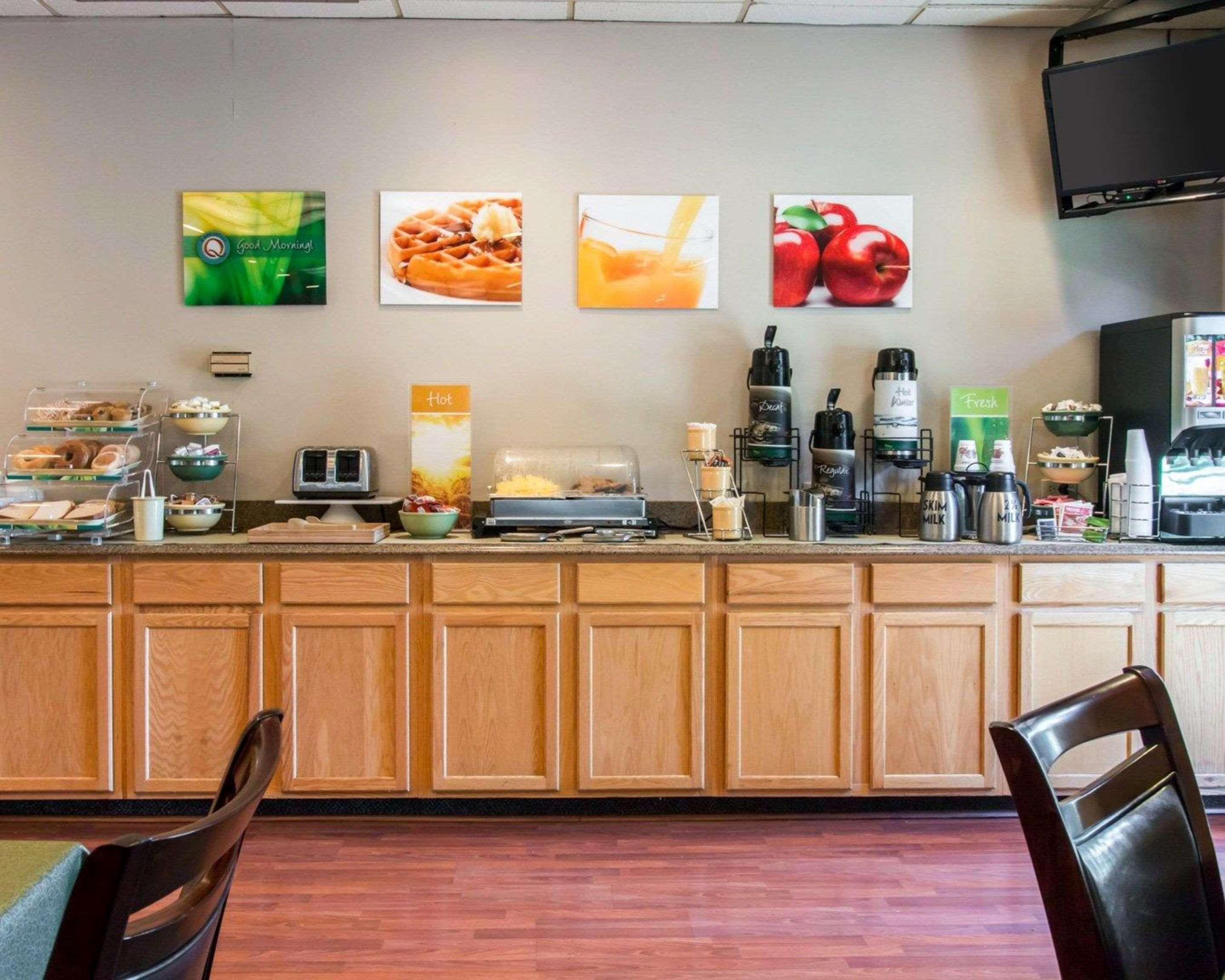 Quality Inn & Suites Escanaba North Экстерьер фото