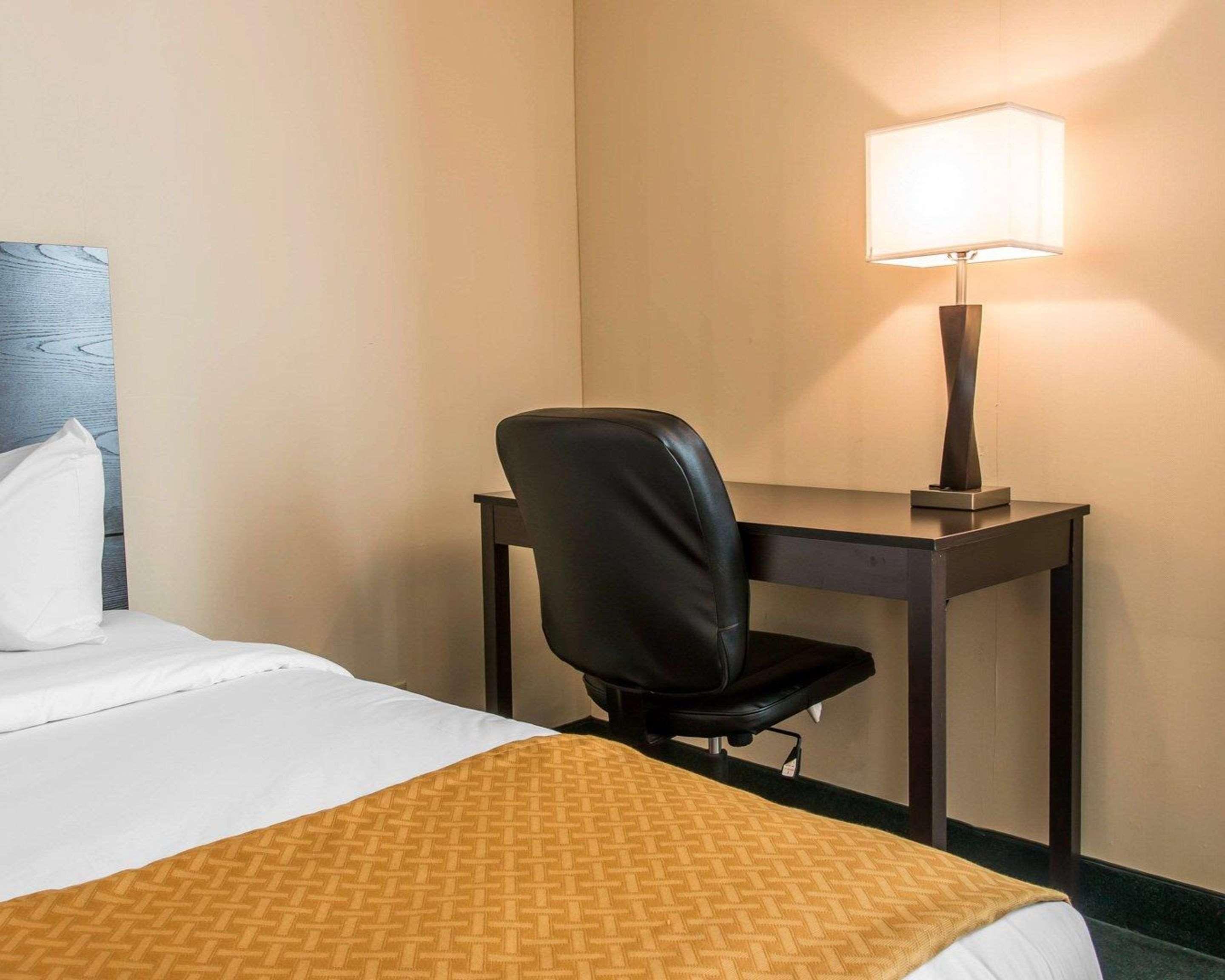 Quality Inn & Suites Escanaba North Экстерьер фото