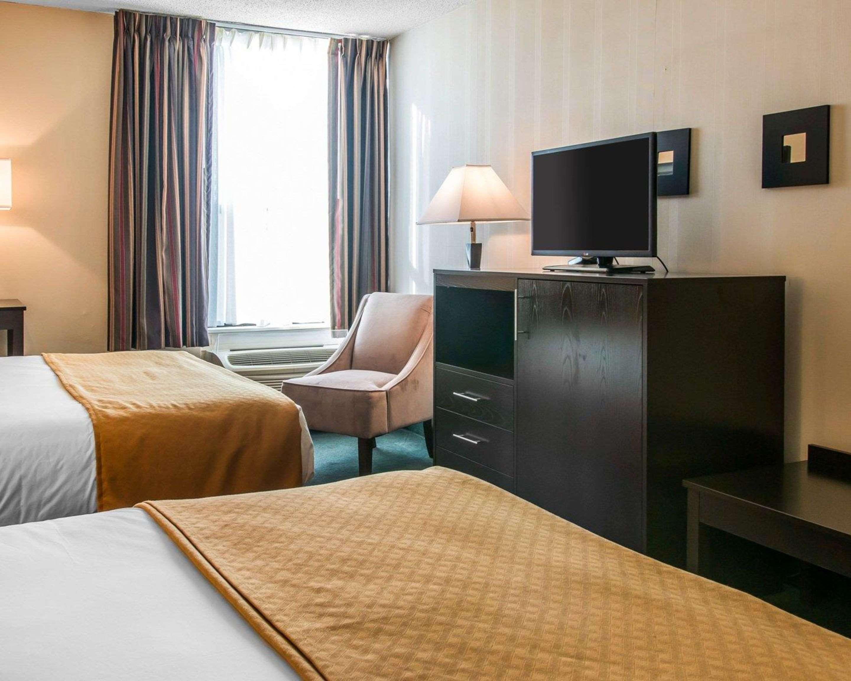 Quality Inn & Suites Escanaba North Экстерьер фото