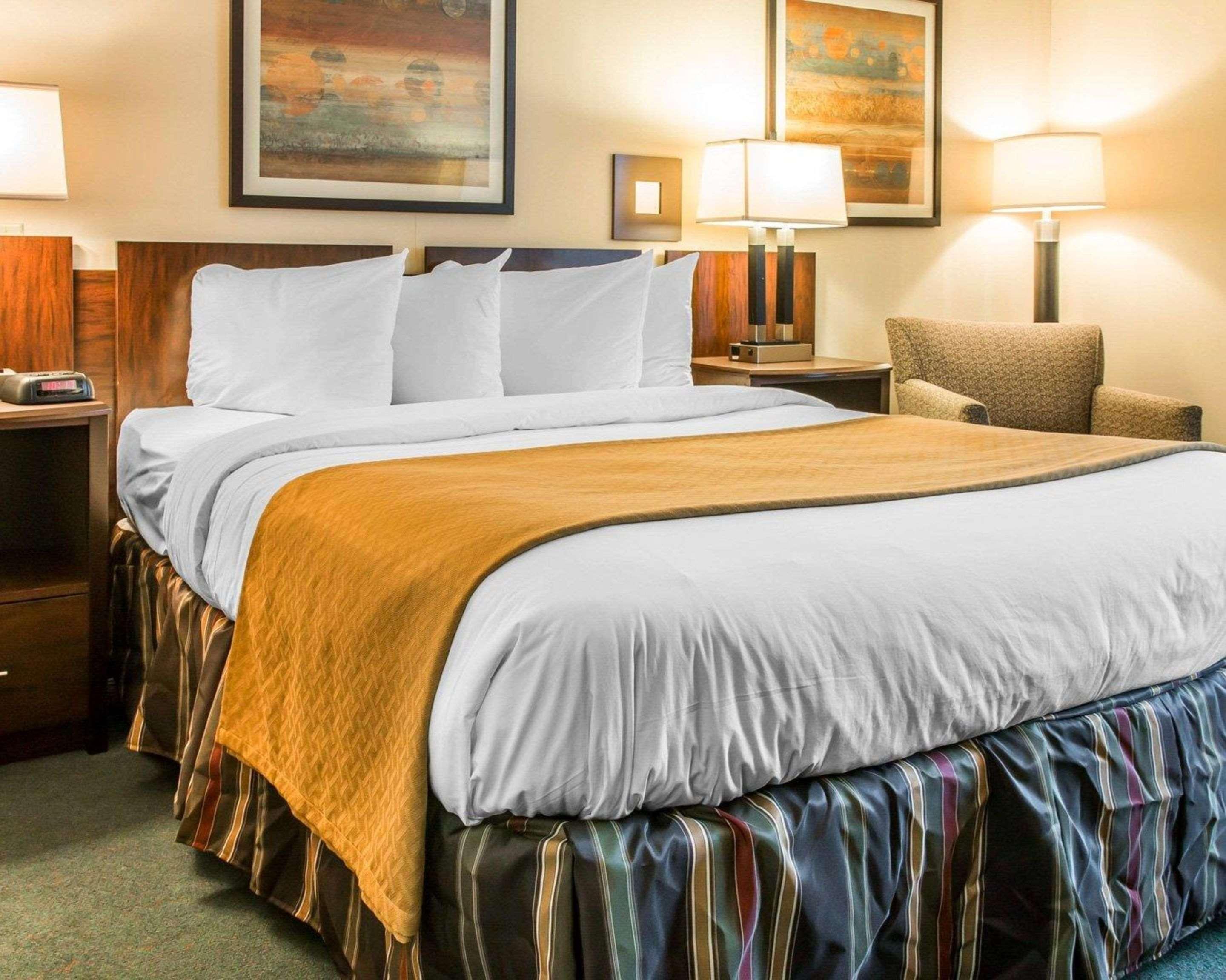 Quality Inn & Suites Escanaba North Экстерьер фото