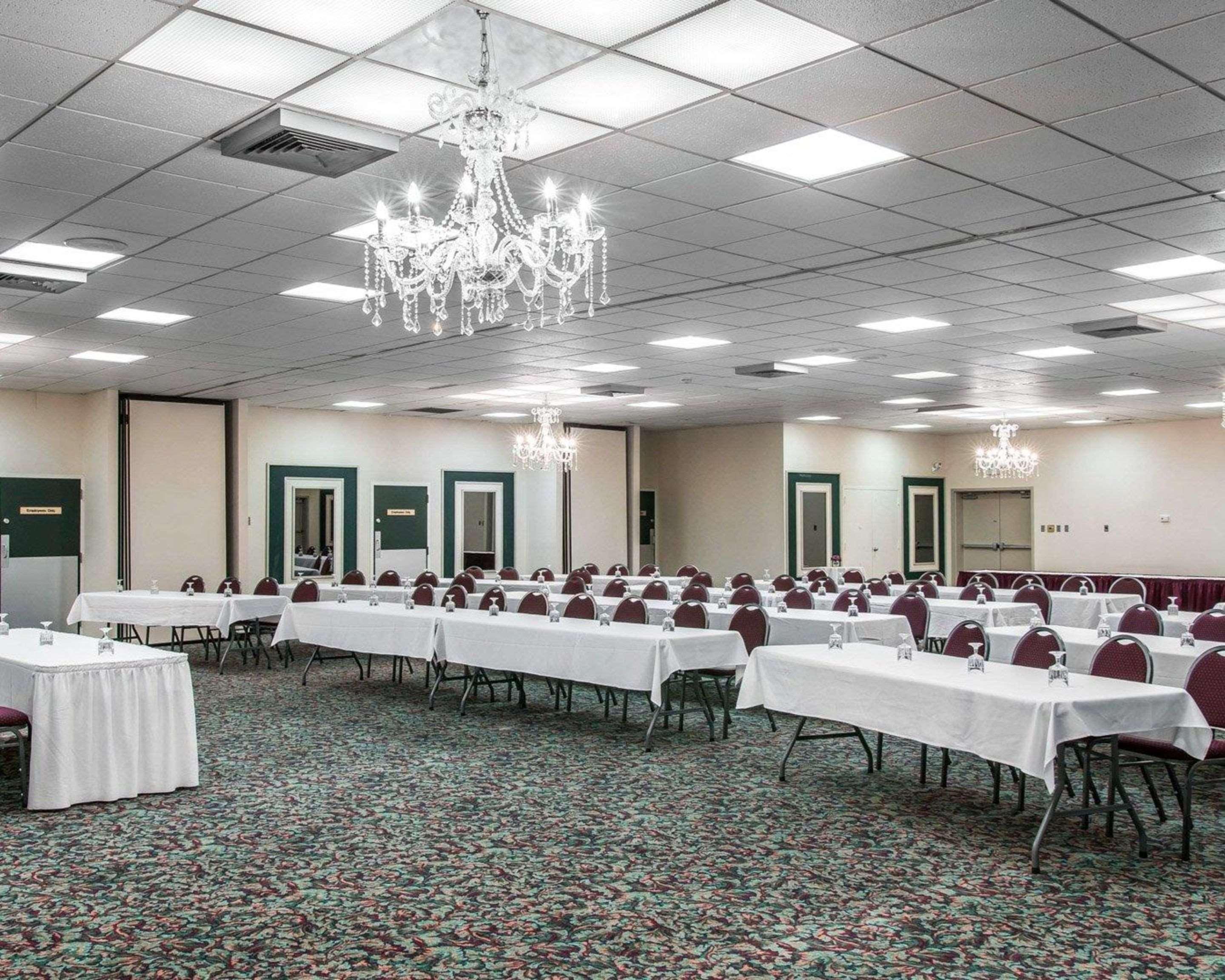 Quality Inn & Suites Escanaba North Экстерьер фото